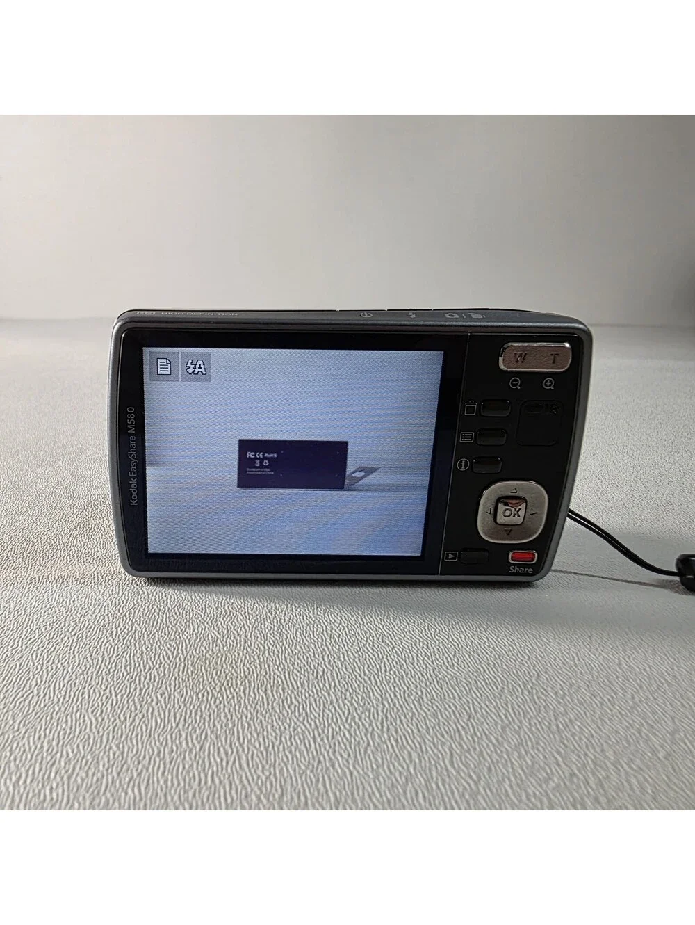 Kodak EasyShare M580 14.MP Digital Camera with Charger, Battery and Card.